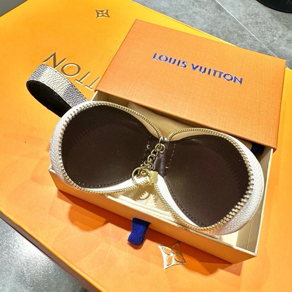 ブランドキーホルダー背面デザイン